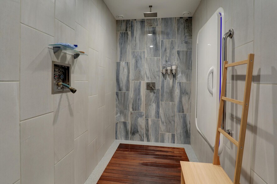 More Photos Of 900 Broadway St, Quincy Flex For Sale