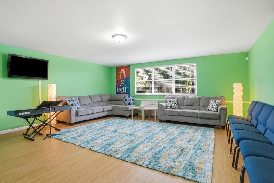 More Photos Of 8075 Lone Star Rd, Jacksonville Religious Facility For Sale