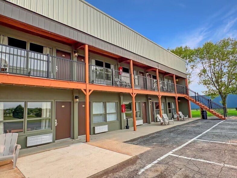 More Photos Of 600 22nd St, Benson Hotel For Sale