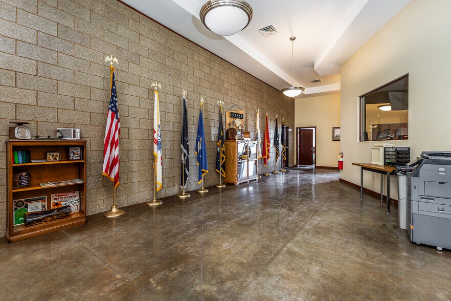 More Photos Of 1055 University Ave, Dubuque Office For Sale