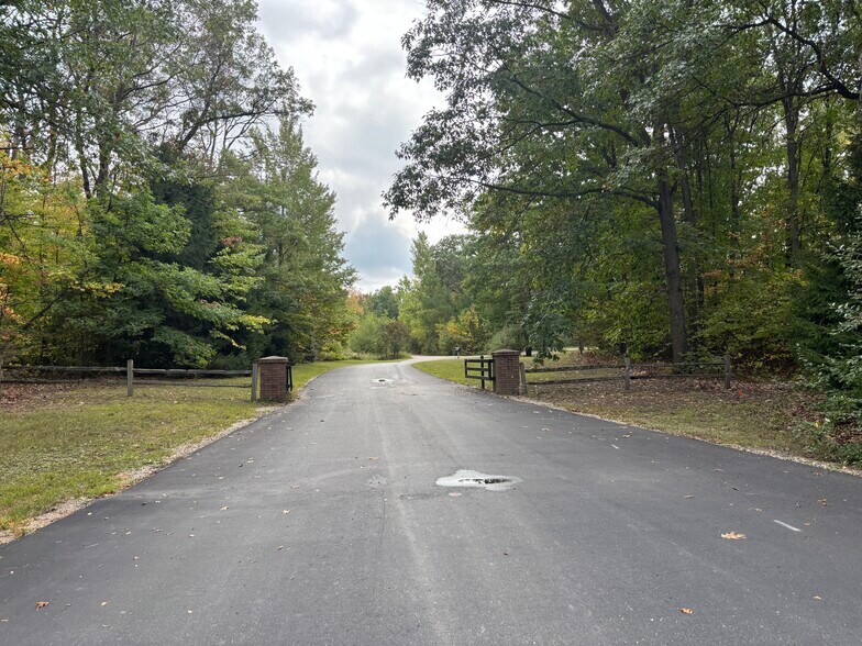 More Photos Of 2655 W Ludington Dr, Farwell Office For Sale