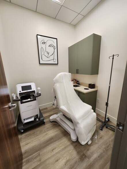 More Photos Of 6630 Foothill Blvd, Tujunga Freestanding For Lease