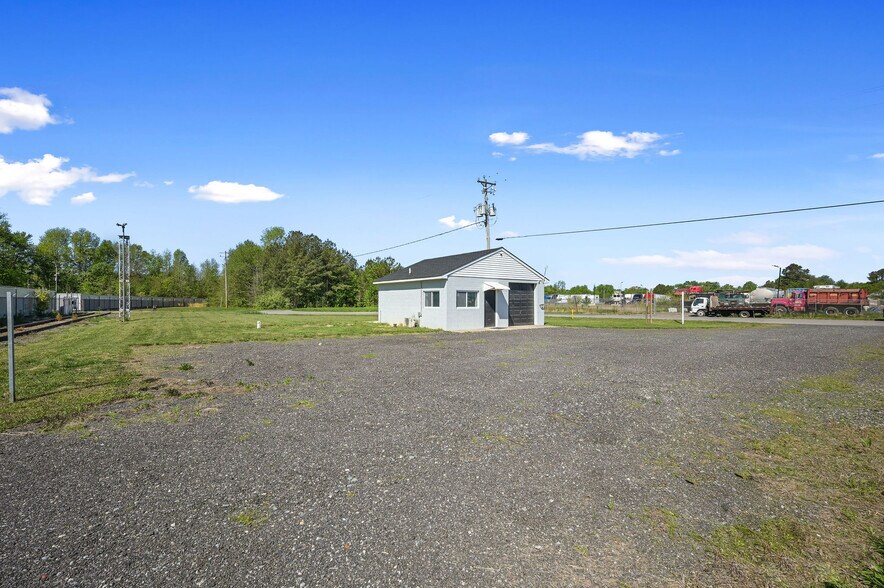 More Photos Of 435 Twin Oaks Dr, Dover Land For Lease