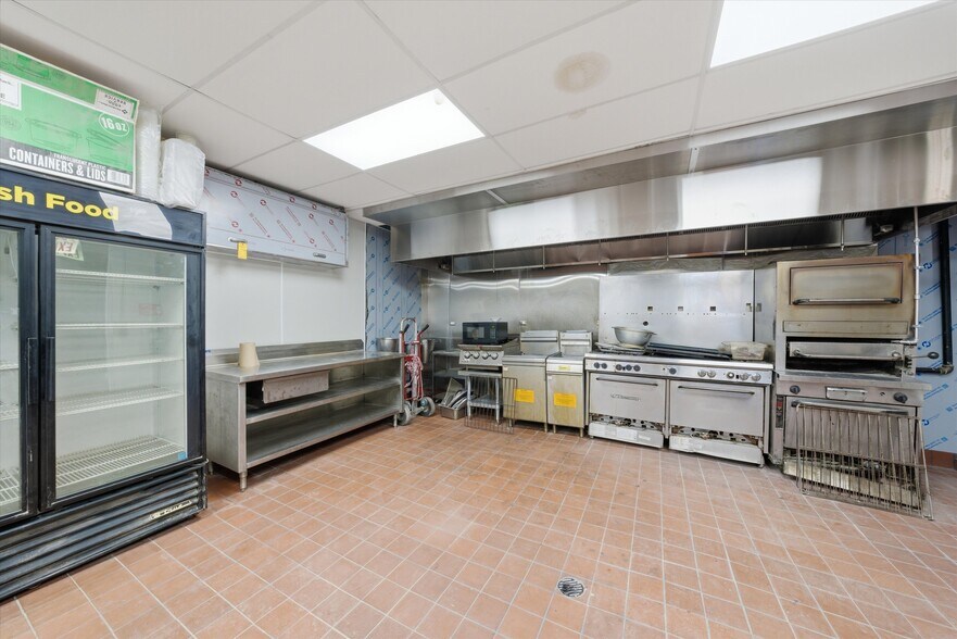More Photos Of 2548 W 59th St, Chicago Storefront For Sale