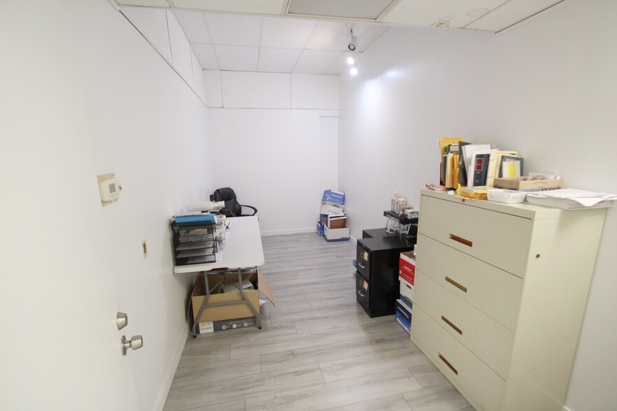 More Photos Of 1781-1811 Pearl Rd, Brunswick General Retail For Lease