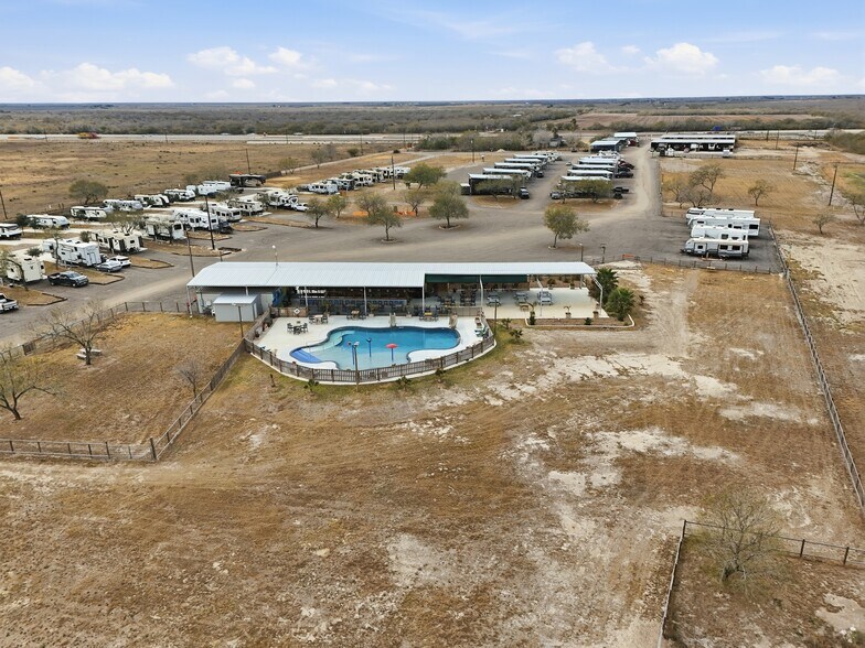 Primary Photo Of 5486 S US Highway 77, Kingsville Trailer Camper Park For Sale