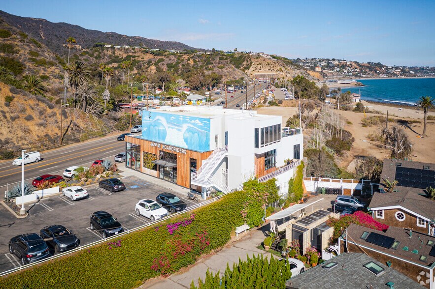 More Photos Of 18820 Pacific Coast Hwy, Malibu Storefront Retail Office For Lease