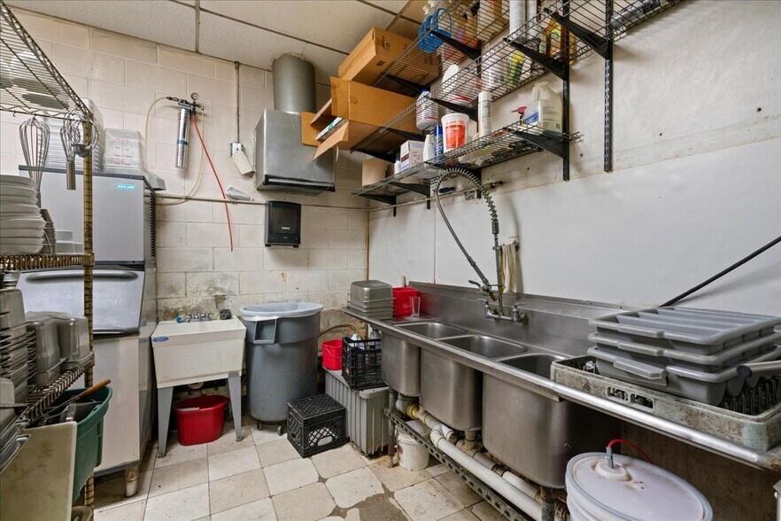 More Photos Of 12 SW 1st Ave, Gainesville Storefront For Lease