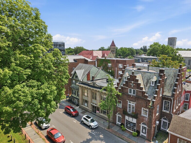 More Photos Of 44 Main St, Kingston Office For Lease
