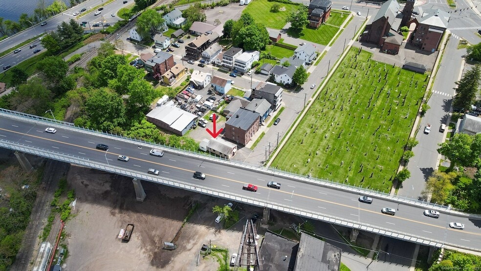 More Photos Of 50 Saint Johns St, Middletown Freestanding For Sale