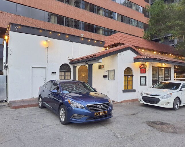 More Photos Of 402 8th St SW, Calgary Restaurant For Sale