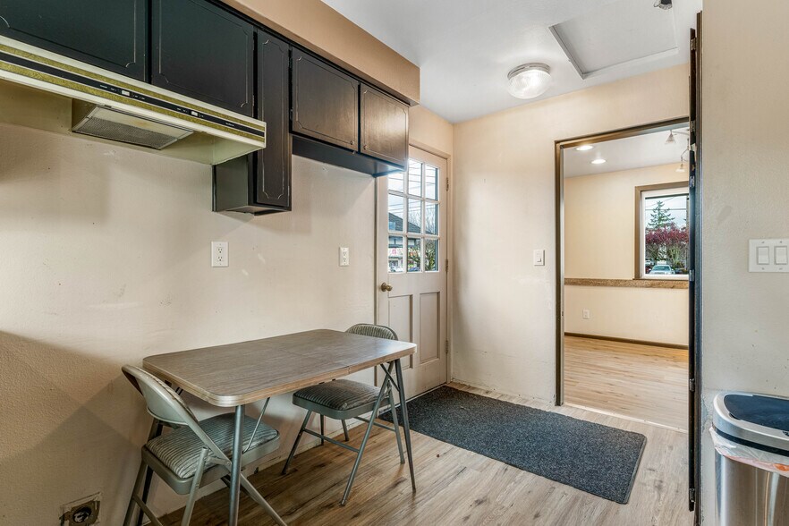 More Photos Of 712 Avenue D, Snohomish Storefront Retail Office For Sale