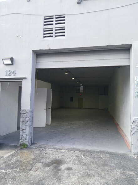 More Photos Of 116-124 NE 183rd St, Miami Warehouse For Lease