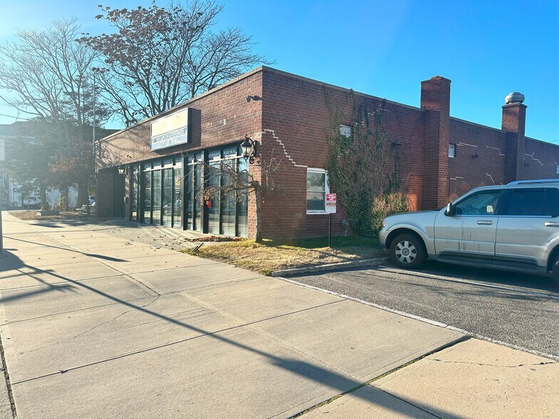 More Photos Of 15-17 Oak St, Patchogue Office Residential For Sale