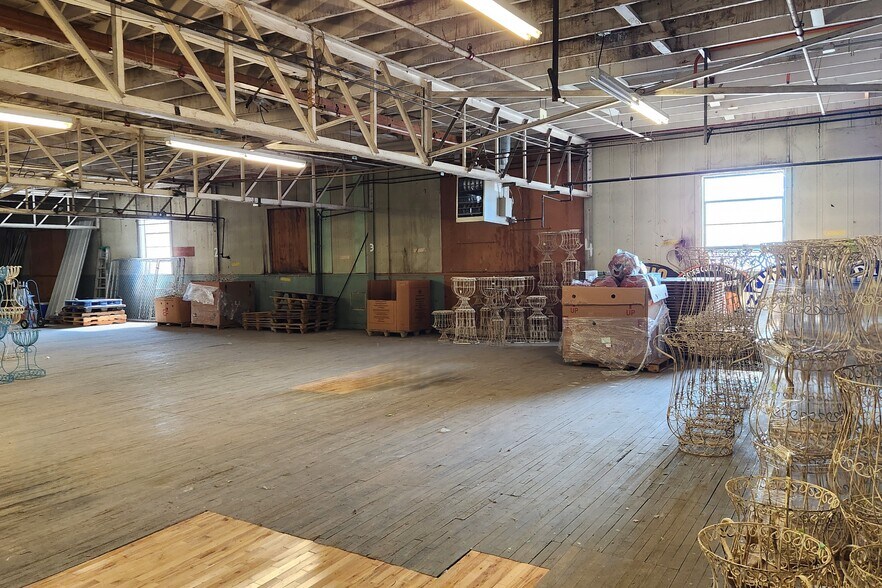 More Photos Of 406 N Irish St, Greeneville Industrial For Sale