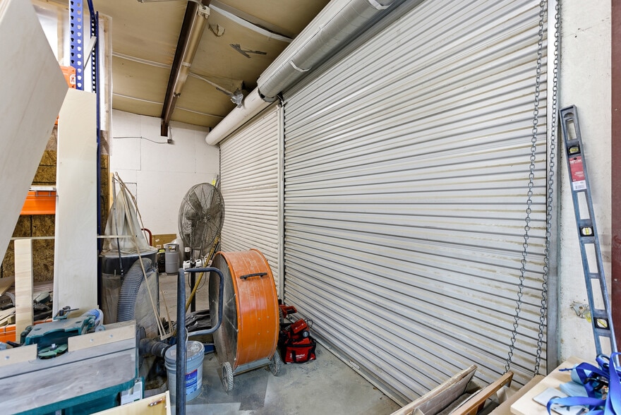 More Photos Of 961 Shallowford Rd NE, Kennesaw Warehouse For Sale