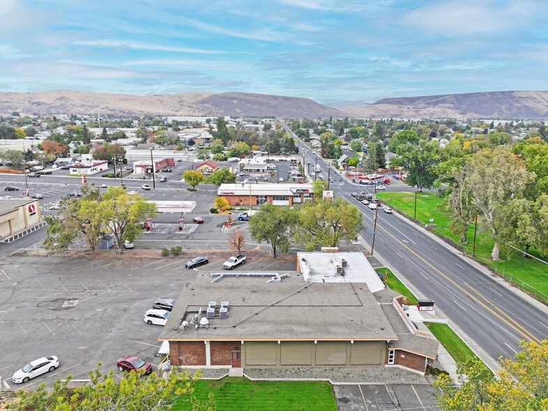 More Photos Of 310 N 16th Ave, Yakima Office For Sale