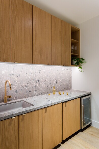 More Photos Of 7748 Santa Monica Blvd, West Hollywood General Retail For Sale