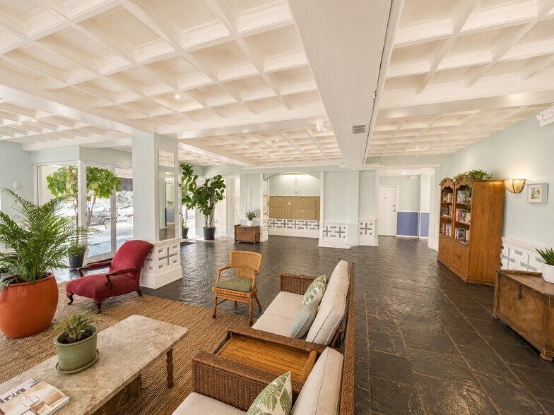 More Photos Of 634 S Gramercy Pl, Los Angeles Coworking Space
