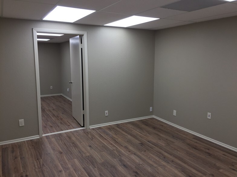 More Photos Of 247 W Olmos Dr, San Antonio Office For Sale