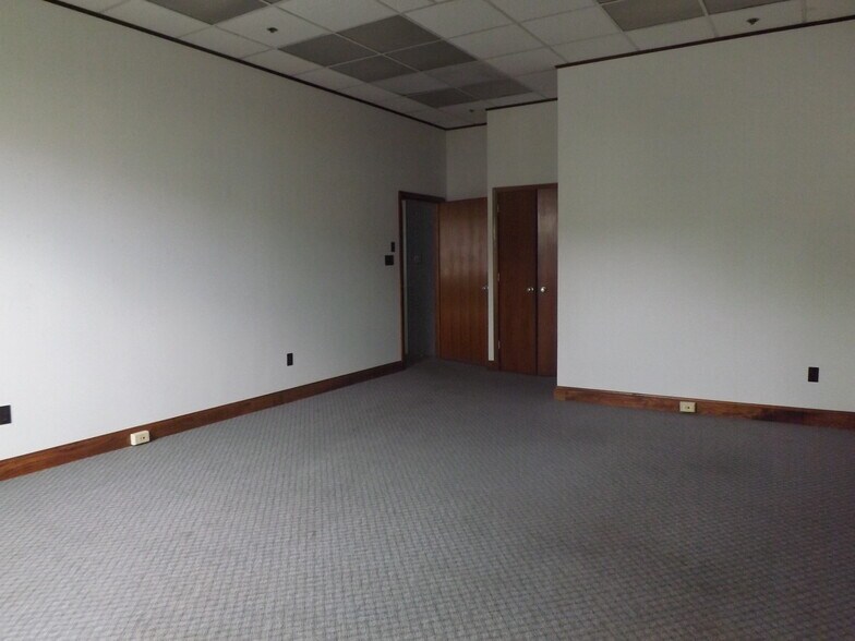 More Photos Of 700 Hepburn St, Milton Showroom For Lease