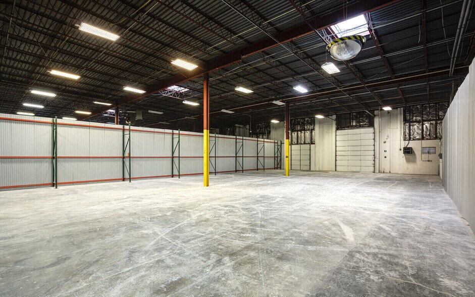 More Photos Of 10949 E Peakview Ave, Englewood Manufacturing For Lease
