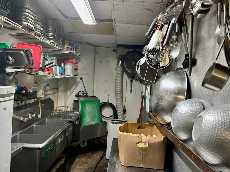 More Photos Of 320 S 8th St, Fernandina Beach Freestanding For Lease