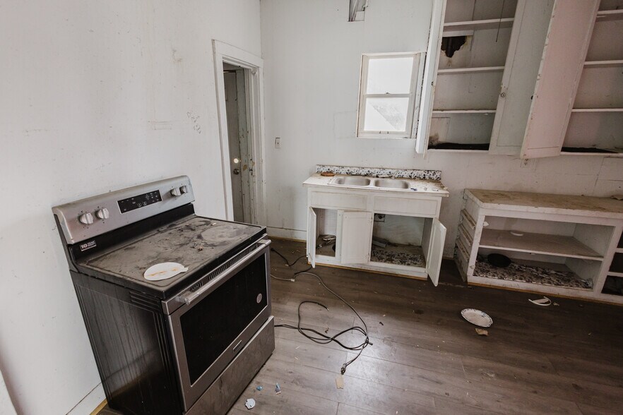 More Photos Of 123 E Madison Ave, Arkansas City Apartments For Sale