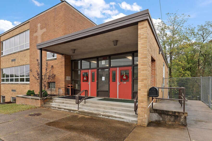 Primary Photo Of 3953 Kirk Ave, Allison Park Specialty For Lease