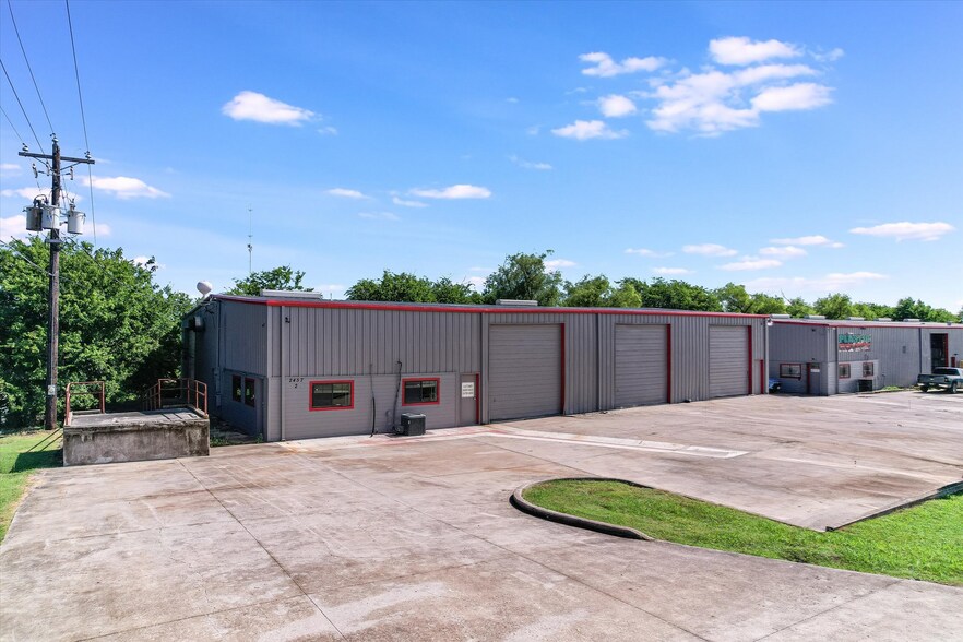 More Photos Of 2457 Interstate Park Dr, Buda Unknown For Lease