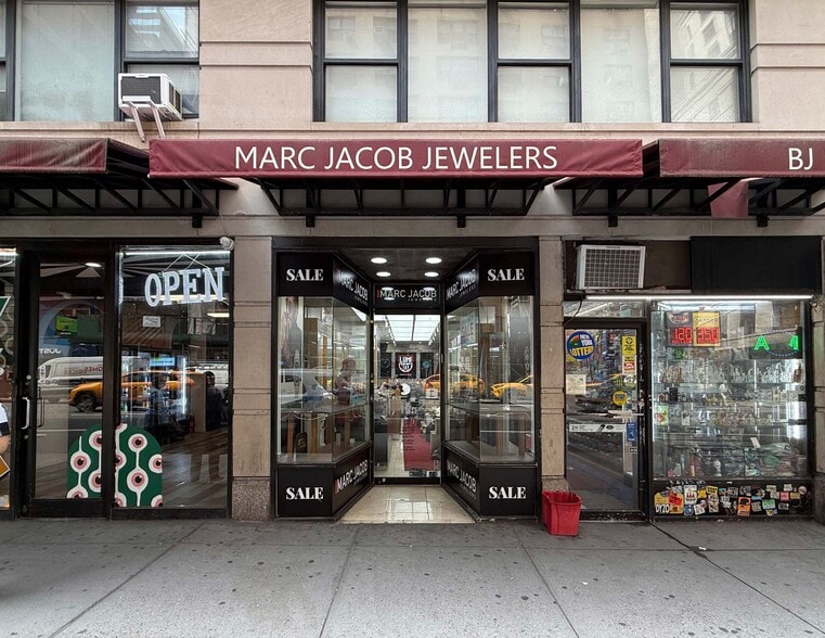 Primary Photo Of 668 Lexington Ave, New York Apartments For Lease