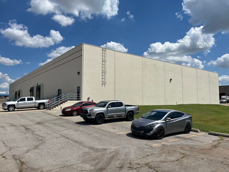 Primary Photo Of 5400 SW 33rd St, Oklahoma City Warehouse For Lease
