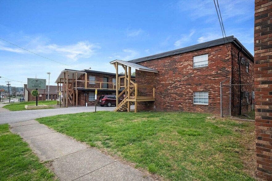 More Photos Of 1607 Bigley Ave, Charleston Apartments For Sale