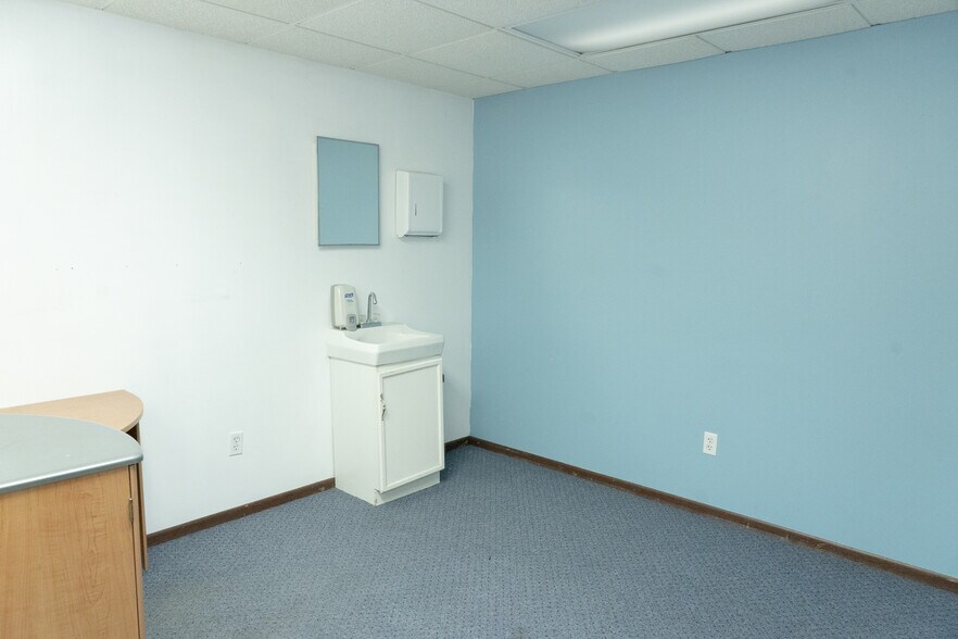 More Photos Of 218 Center Rd, Monroeville Freestanding For Lease