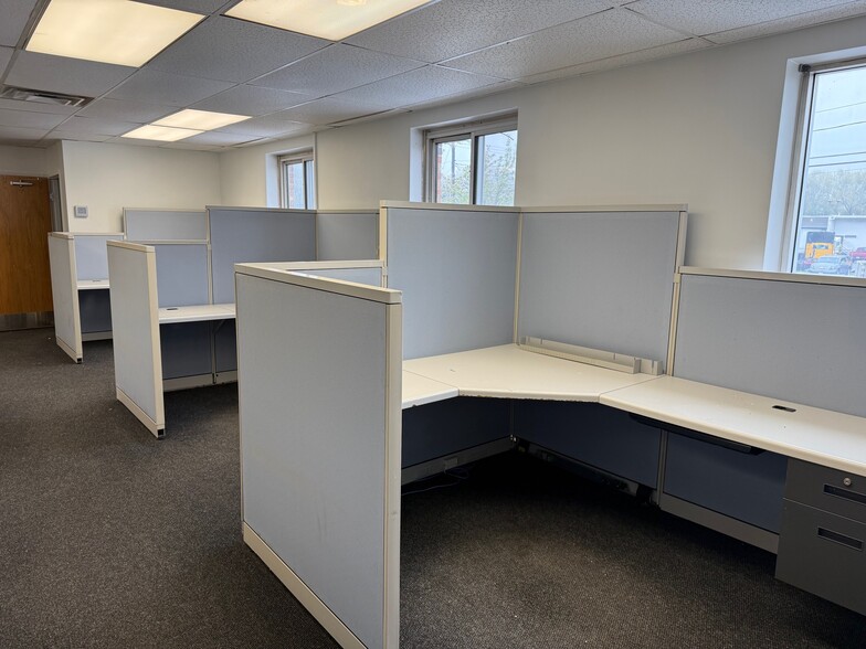 More Photos Of 3 Dunham Rd, Billerica Service For Lease