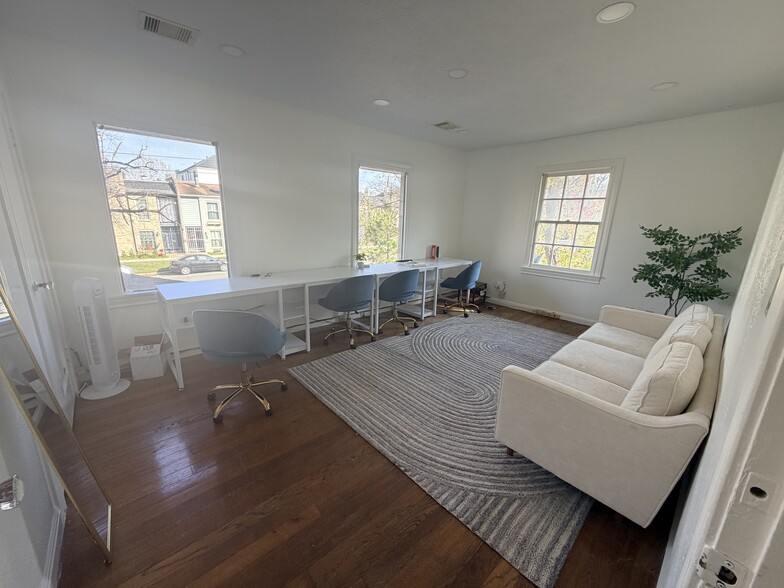 More Photos Of 2010 Commonwealth St, Houston Loft Creative Space For Lease