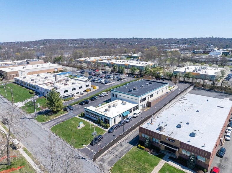 More Photos Of 30-34 Okner Pky, Livingston Showroom For Sale