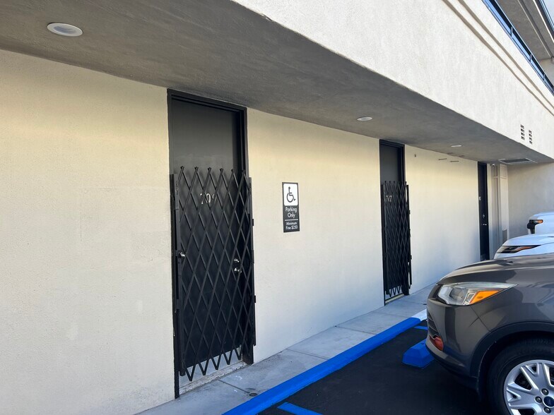 More Photos Of 701-715 Montana Ave, Santa Monica Storefront Retail Office For Lease