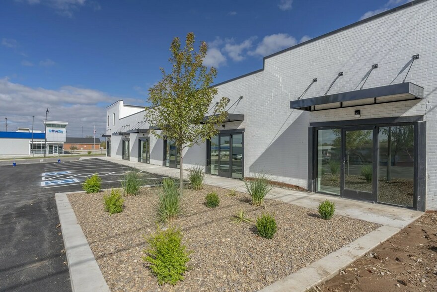 More Photos Of 1820 NE 23rd St, Oklahoma City General Retail For Lease