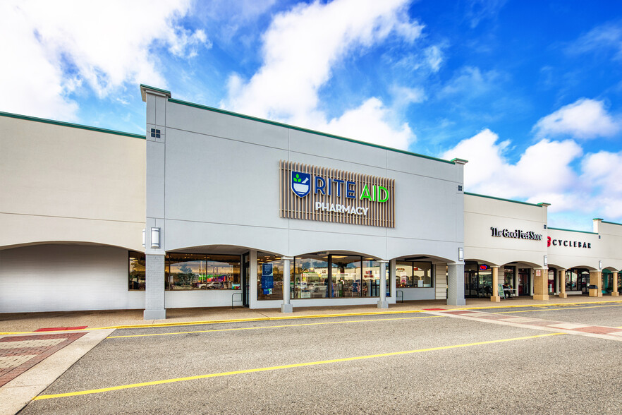 Primary Photo Of 1624 Laskin Rd, Virginia Beach General Retail For Lease