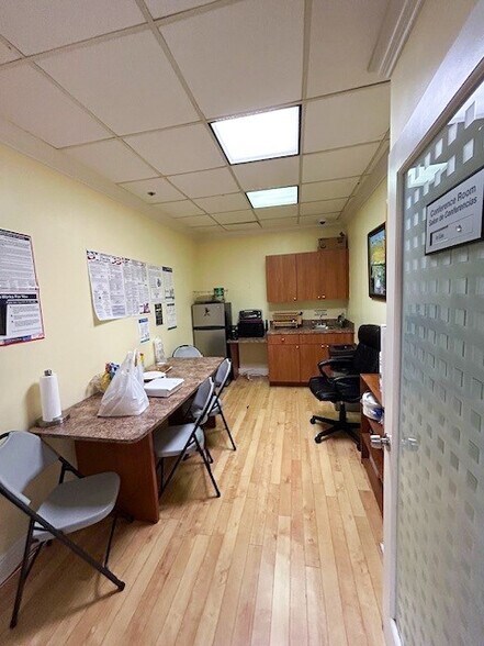 More Photos Of 900 W 49th St, Hialeah Medical For Lease
