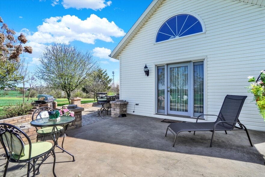 More Photos Of 2553 Roosevelt Ave, York Flex For Sale