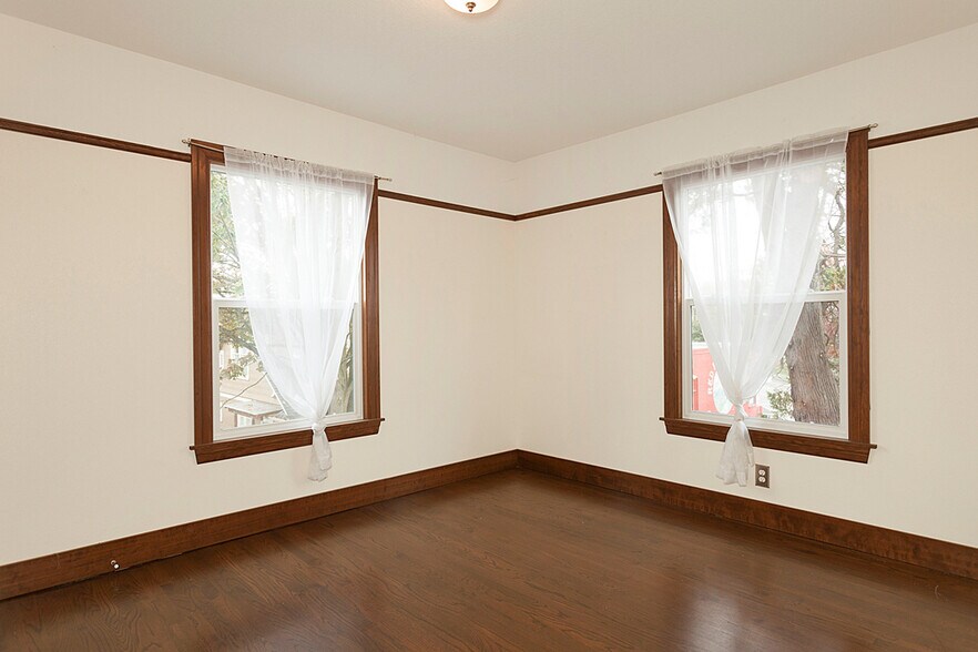 More Photos Of 6710 Greenwood Ave N, Seattle Apartments For Sale
