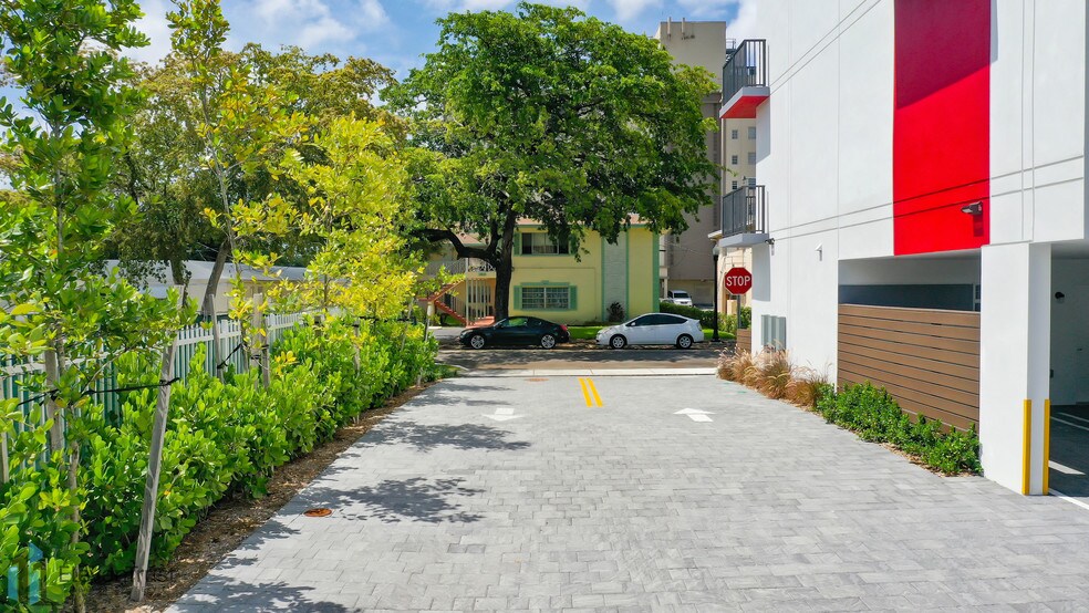 More Photos Of 1813 Madison St, Hollywood Apartments For Sale