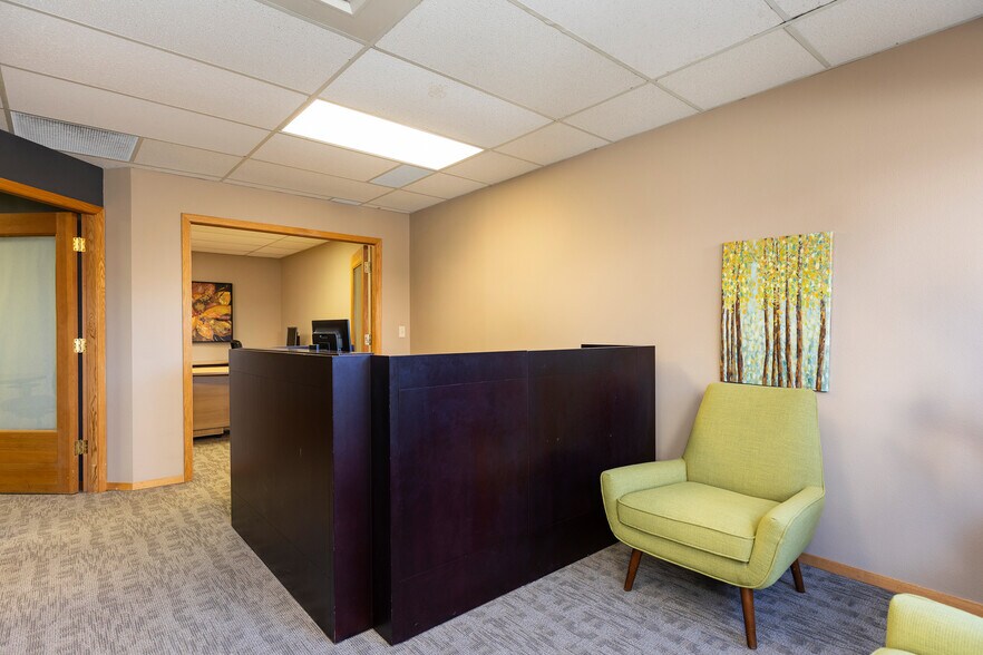 More Photos Of 8804 Roosevelt Way NE, Seattle Office For Sale