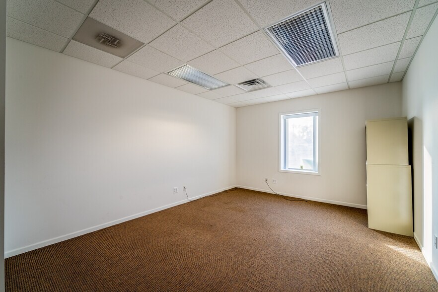 More Photos Of 4615-4621 S Wayne Rd, Wayne Storefront For Sale