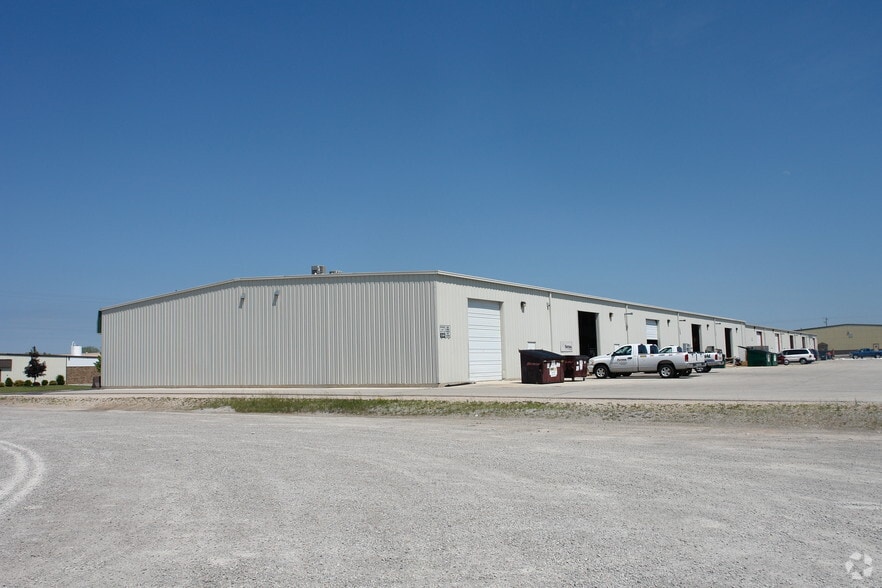 Primary Photo Of 1101-1119 Ashwaubenon St, Green Bay Service For Lease