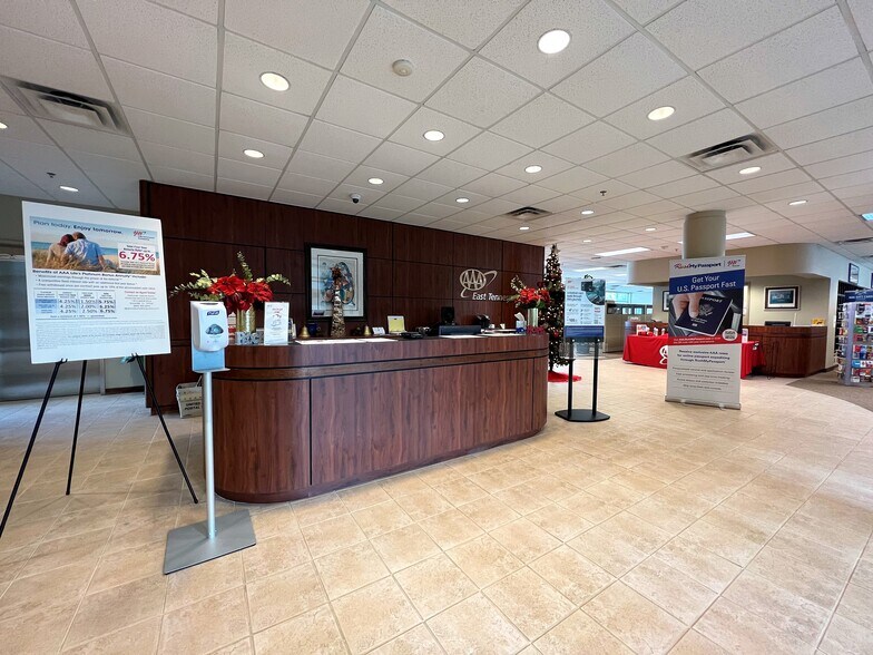 More Photos Of 110 Capital Dr, Knoxville Office For Sale