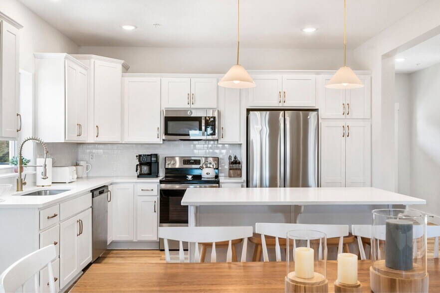 More Photos Of 129 Pioneer Peak, Kimberling City Specialty For Sale