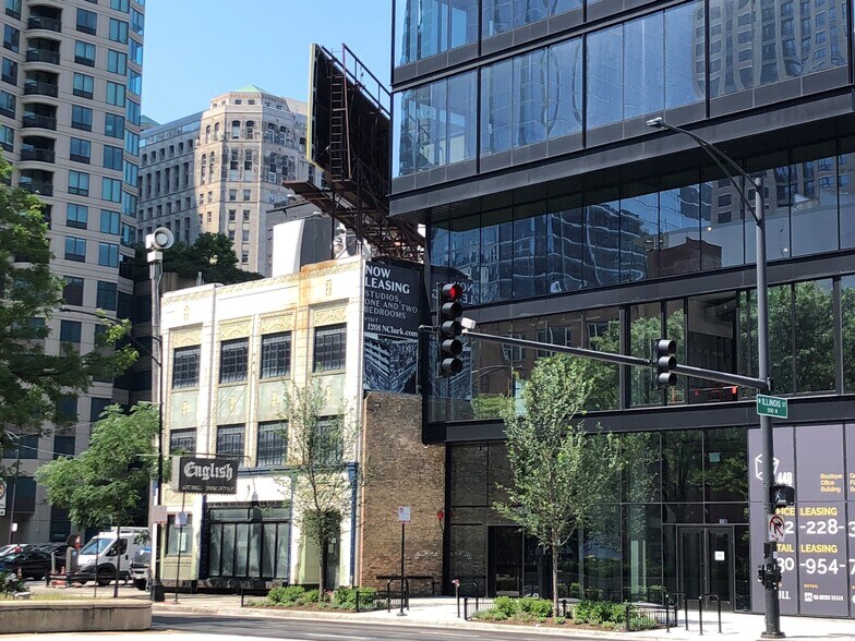 More Photos Of 444 N LaSalle Blvd, Chicago Storefront Retail Office For Sale